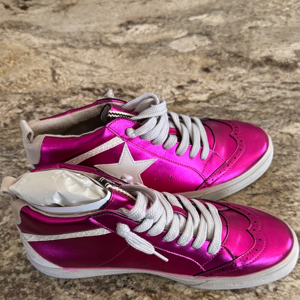 SHUSHOP Paulina Metallic hot pink sneaker size 9